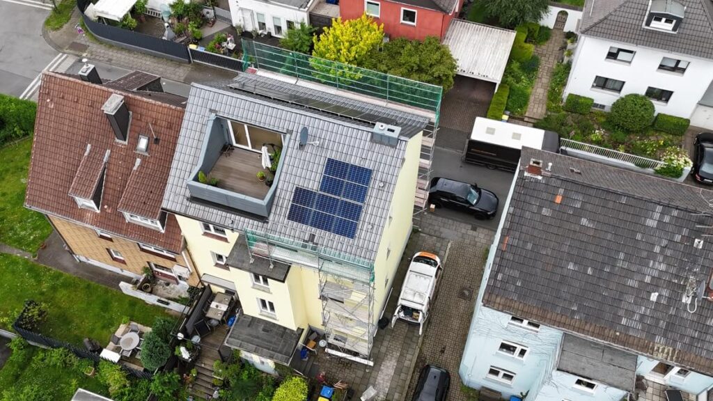 Solingen - Privat, 7 kWp mit Energiespeicher 12 kWh