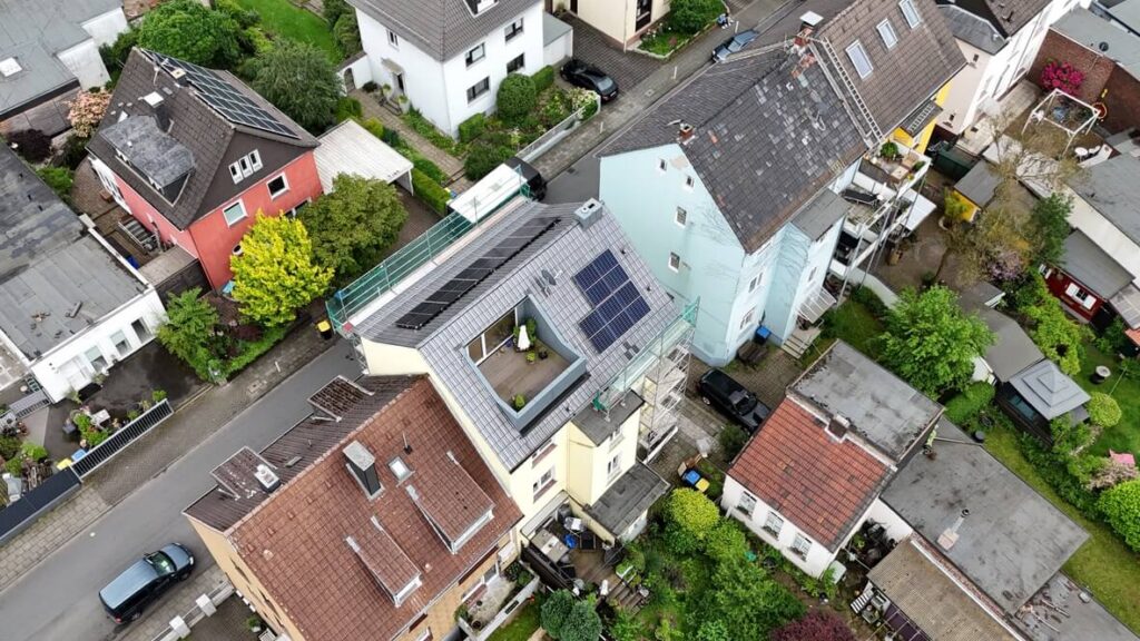 Solingen - Privat, 7 kWp mit Energiespeicher 12 kWh